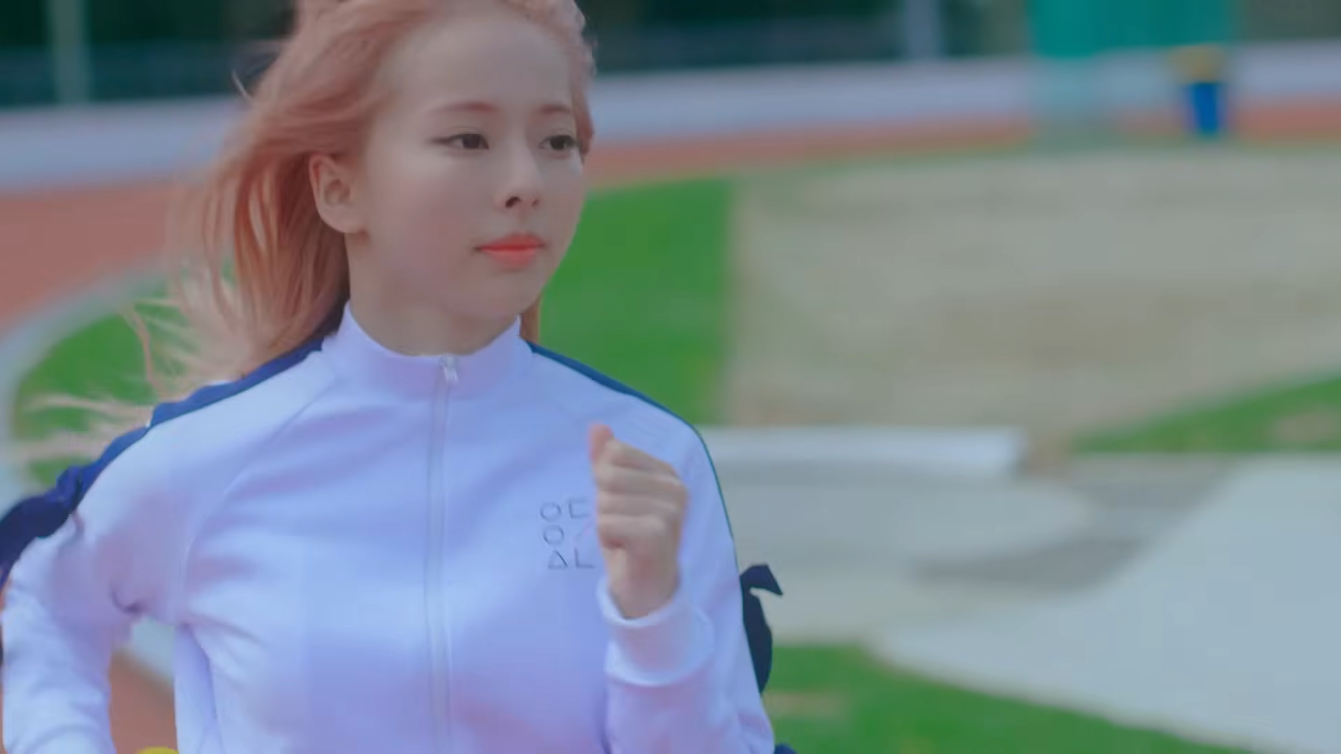 Vivi running on the track.